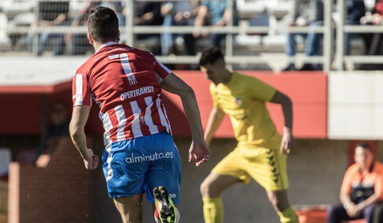 Ayala persigue a un contrario.