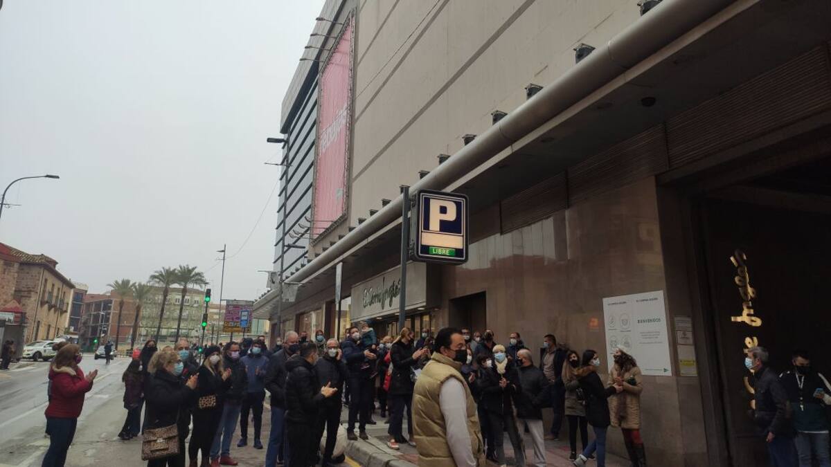 50 trabajadores de El Corte Inglés de Linares podrán ser recolocados en el centro de Jaén