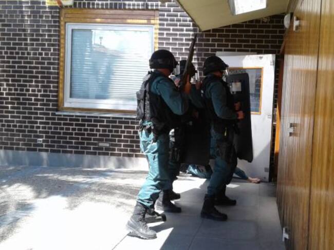 Agentes de la Guardia Civil, durante el operativo.