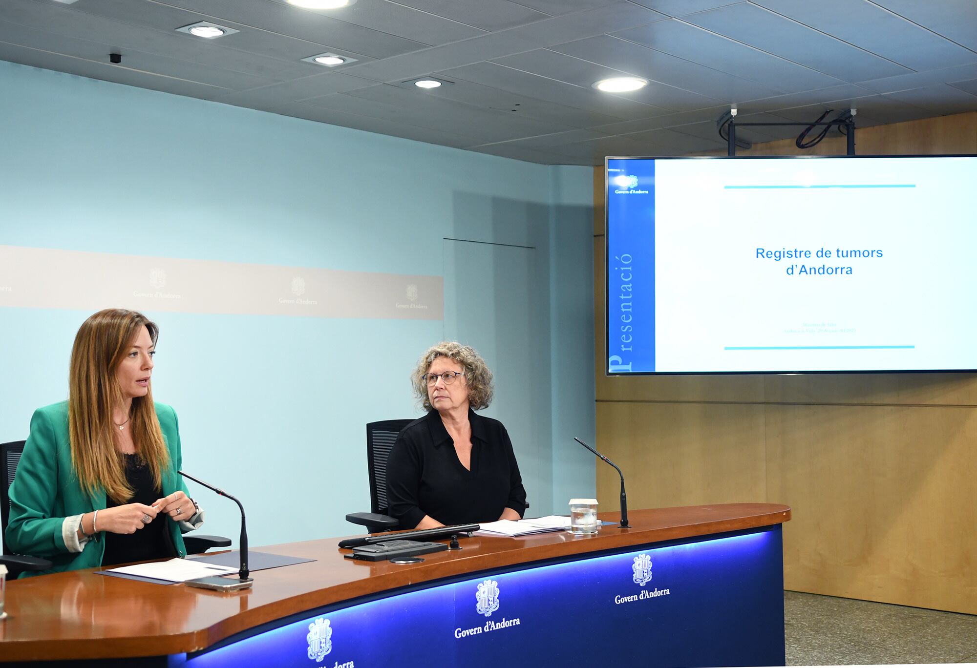 La ministra de Salut, Helena Mas, i la cap de l'Àrea de Promoció, Prevenció i Vigilància de la Salut, Rosa Vidal