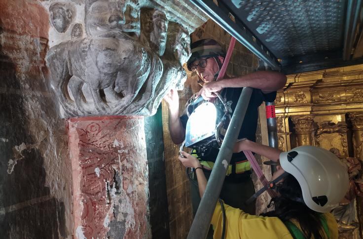 La Escuela de Restauración realizaba catas este pasado fin de semana en la Iglesia románica de Majones