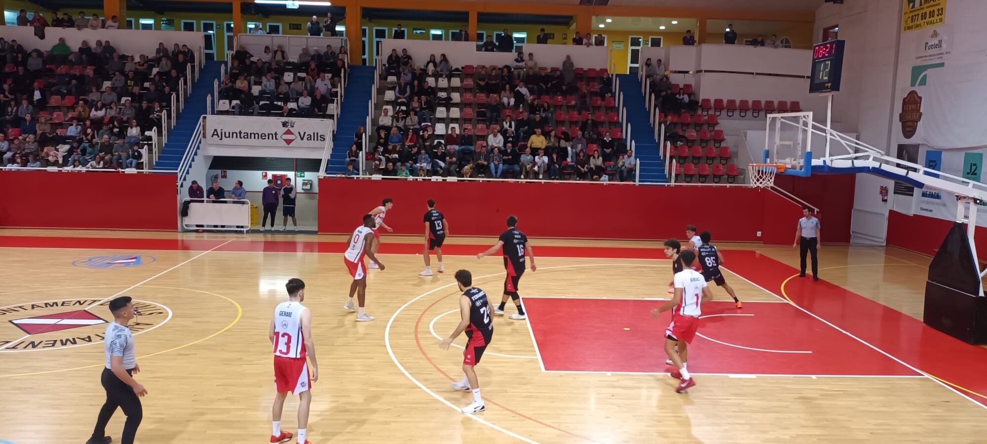 Imagen del partido entre Valls y Letra Corpórea Unión Basket Barbastro