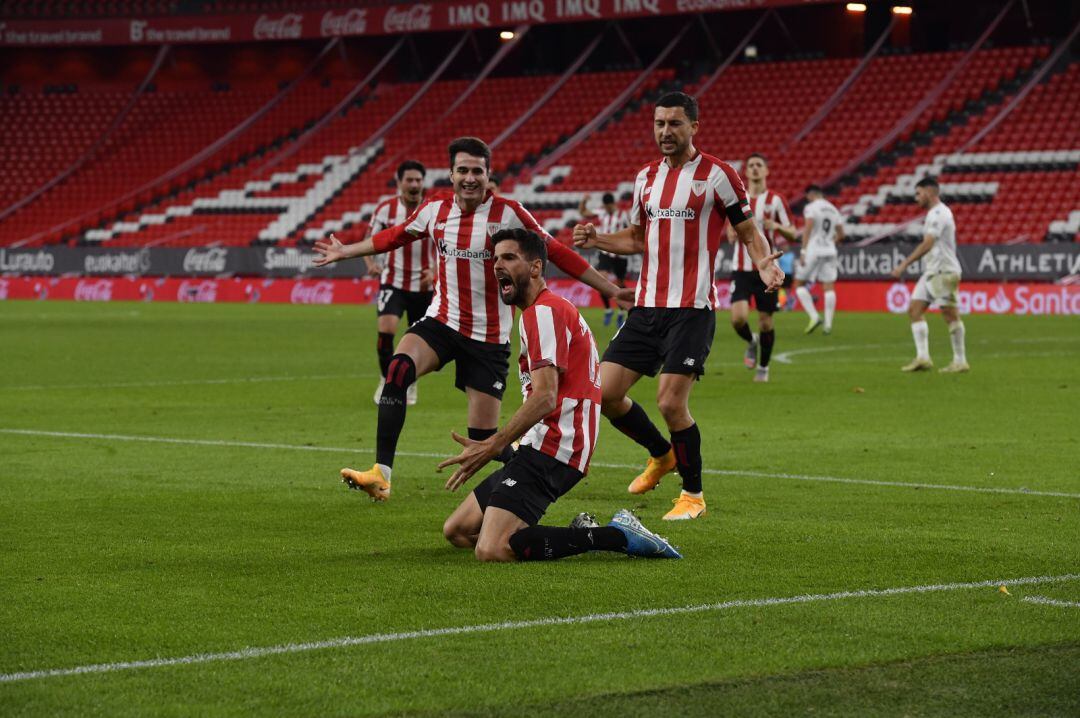 Kenan Kodro celebra el gol de penalti ante el Huesca