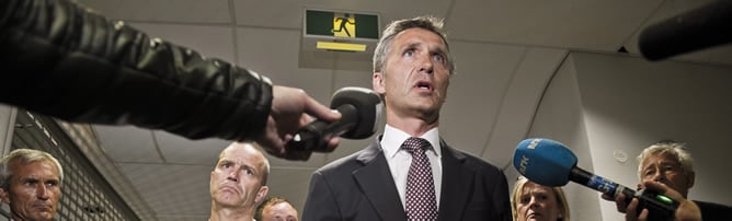 El primer ministro noruego, Jens Stoltenberg, hablando a la prensa