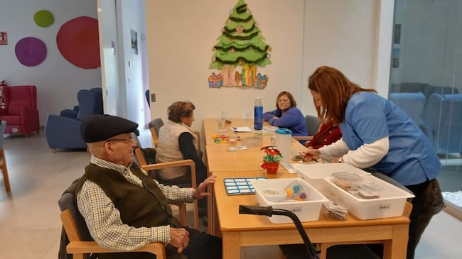 Usuarios en el centro de día de Poncemar