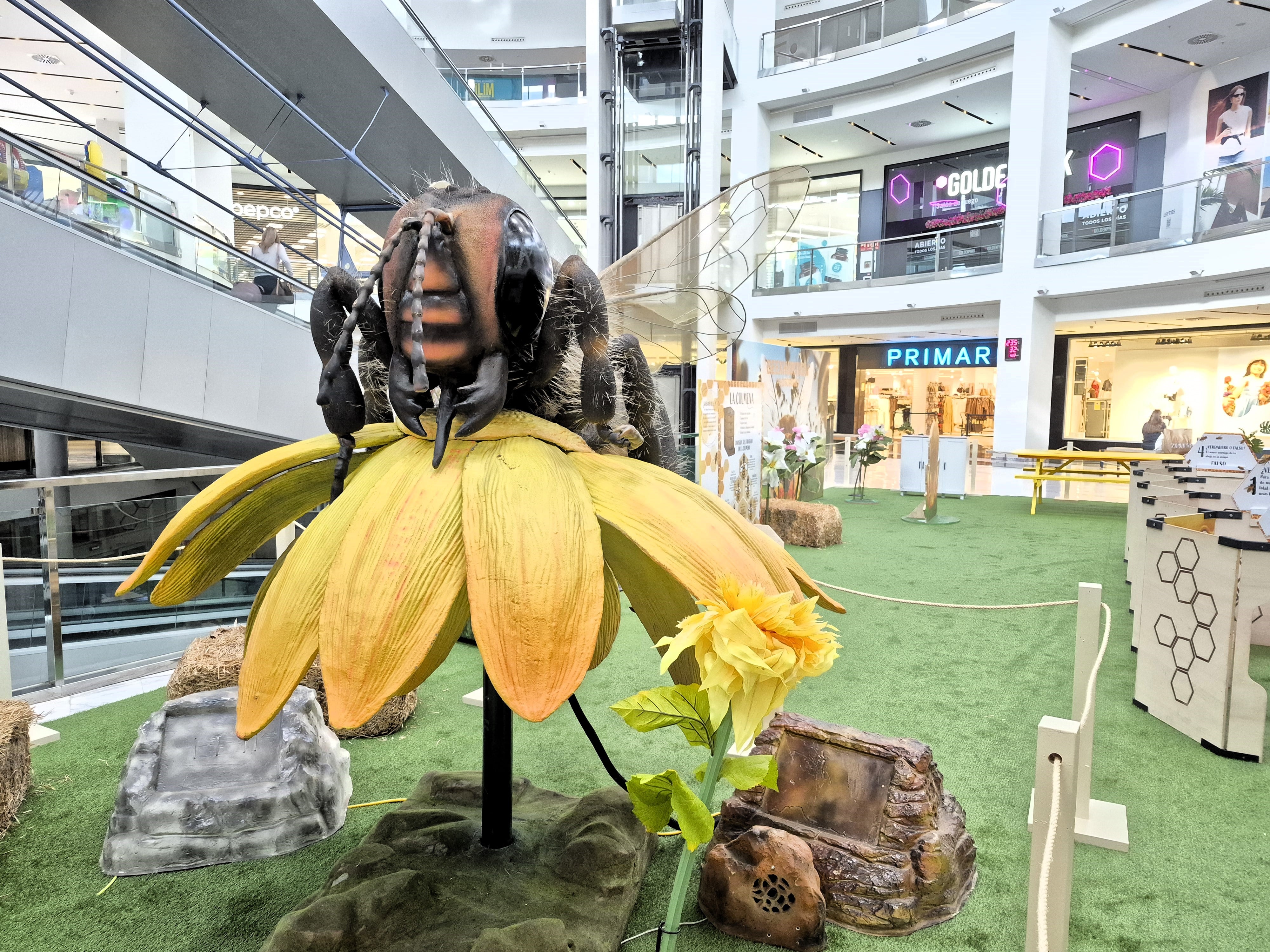 Salera acerca el mundo de las abejas con Misión Colmena, una experiencia educativa para toda la familia
