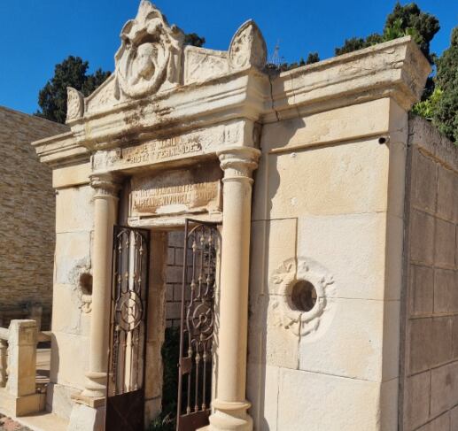 Mausoleos en el Cementerio de Los Remedios