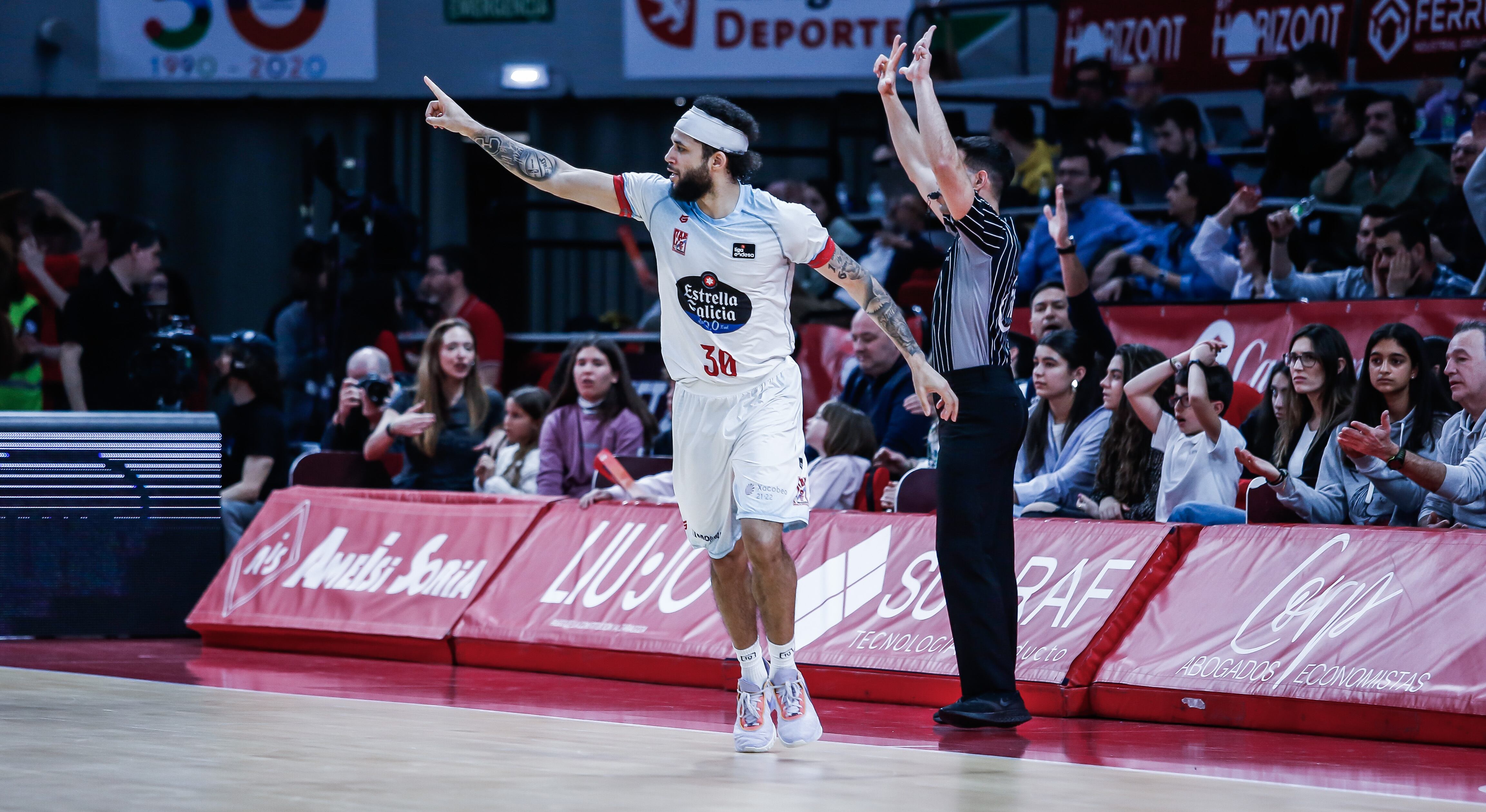 Kassius Robertson fue clave en el triunfo del Obradoiro en Zaragoza