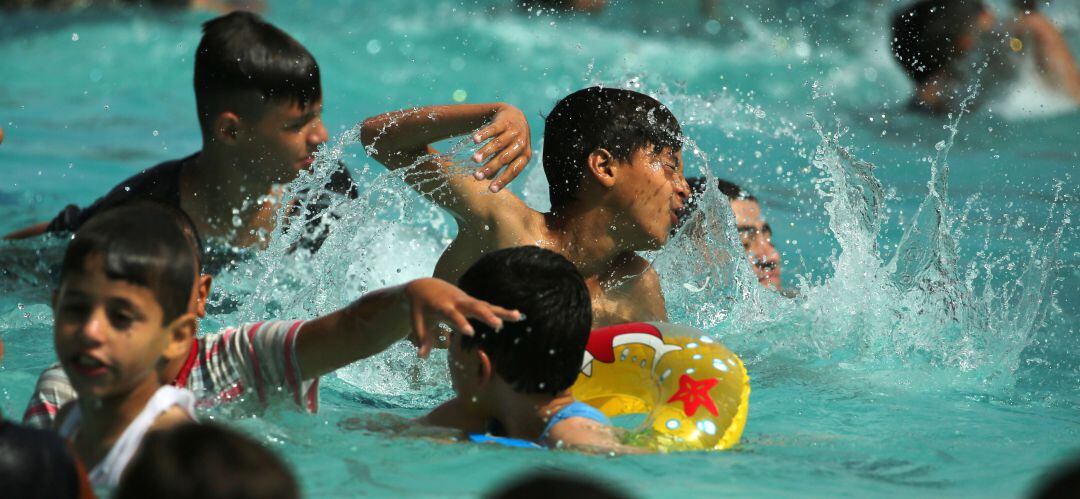 Muchos padres inscriben a sus hijos en campamentos urbanos durante el verano.