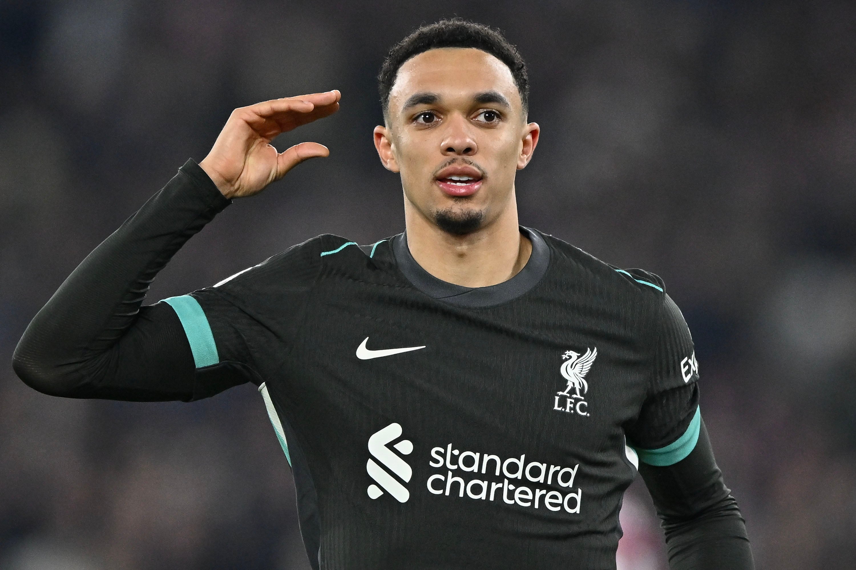 Trent Alexander-Arnold celebra un gol con el Liverpool