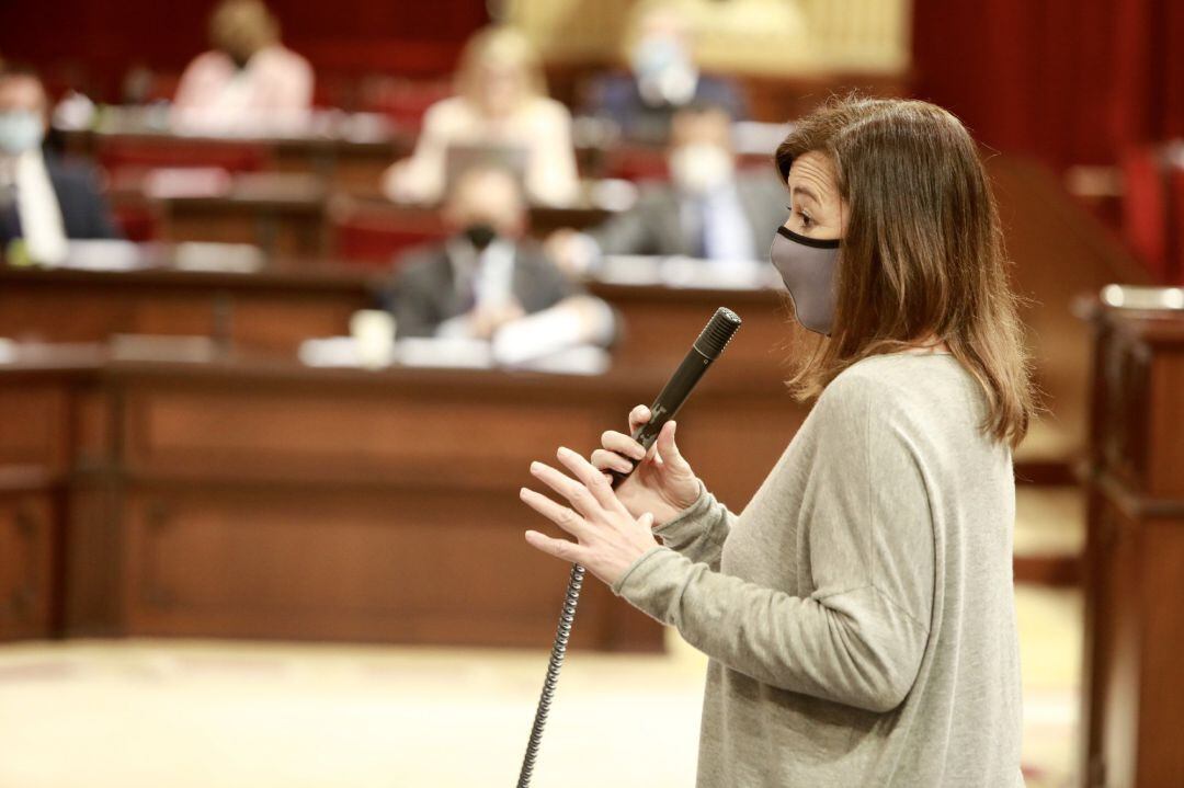 Archivo - La presidenta del Govern balear, Francina Armengol, durante una intervención en el Parlament.