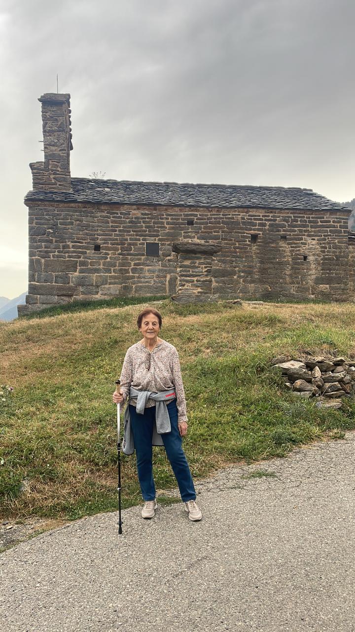 Roser Molné és una dona molt activa que li agrada caminar, viatjar i llegir. Aquí, en una excursió recent