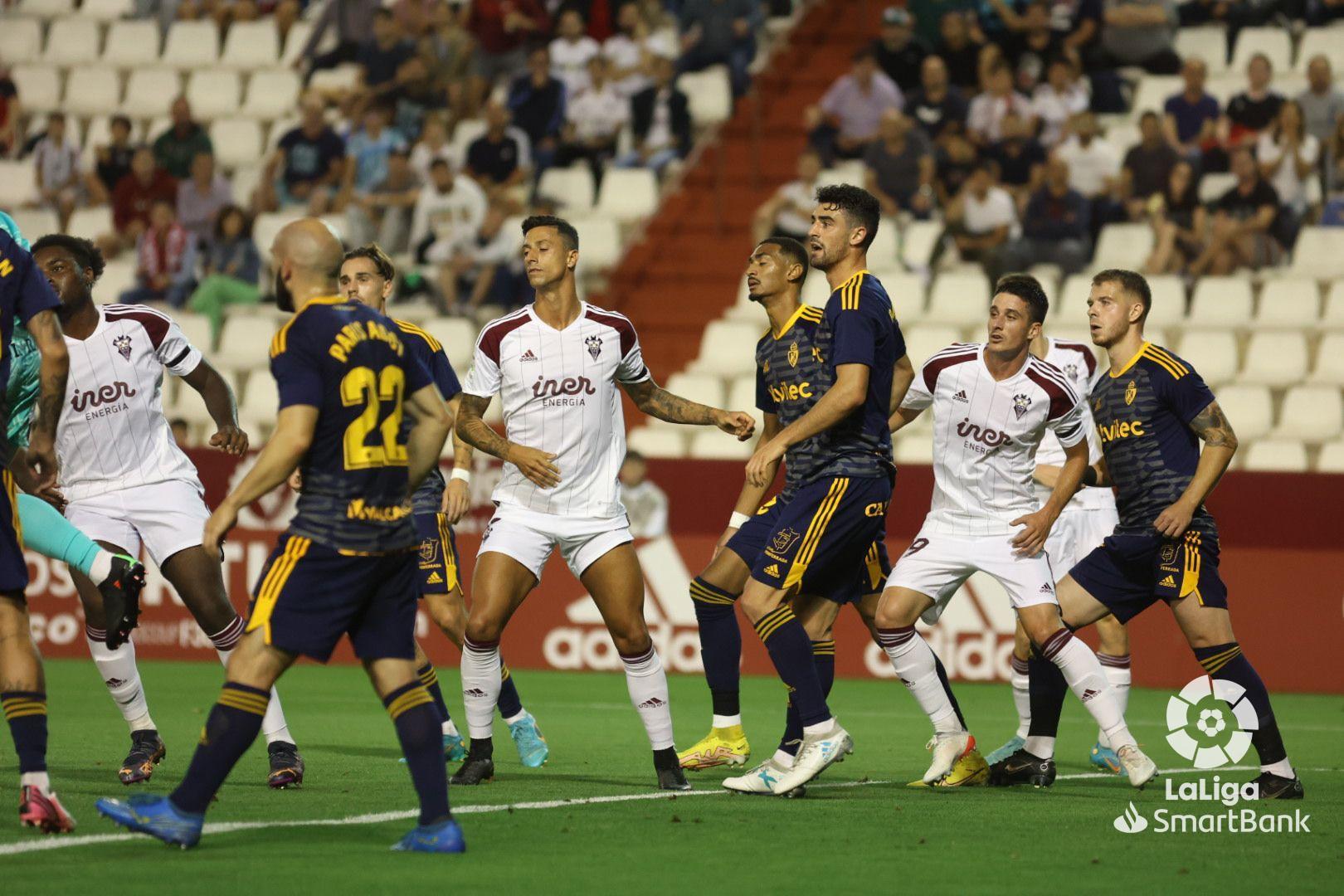 Makaridze salvo a la Ponferradina en la primera parte y al final un gol de Espiau le dió los tres puntos