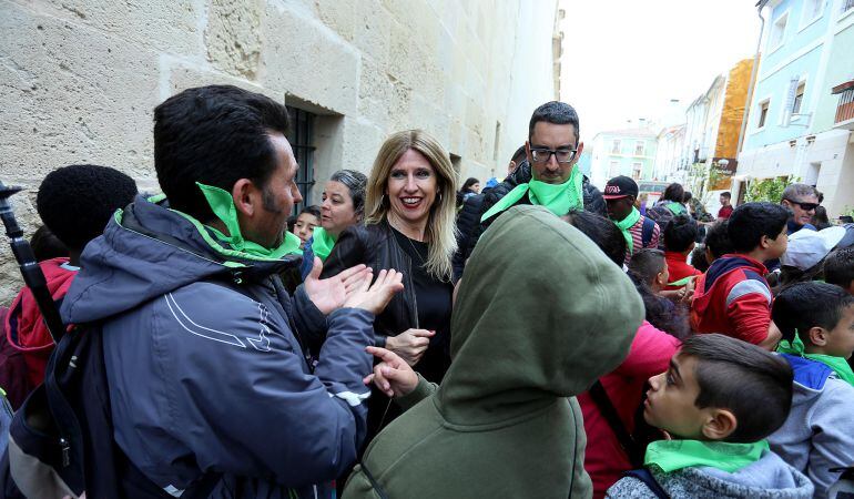Eva Montesinos, con los escolares que han asistido a la Peregrina Escolar