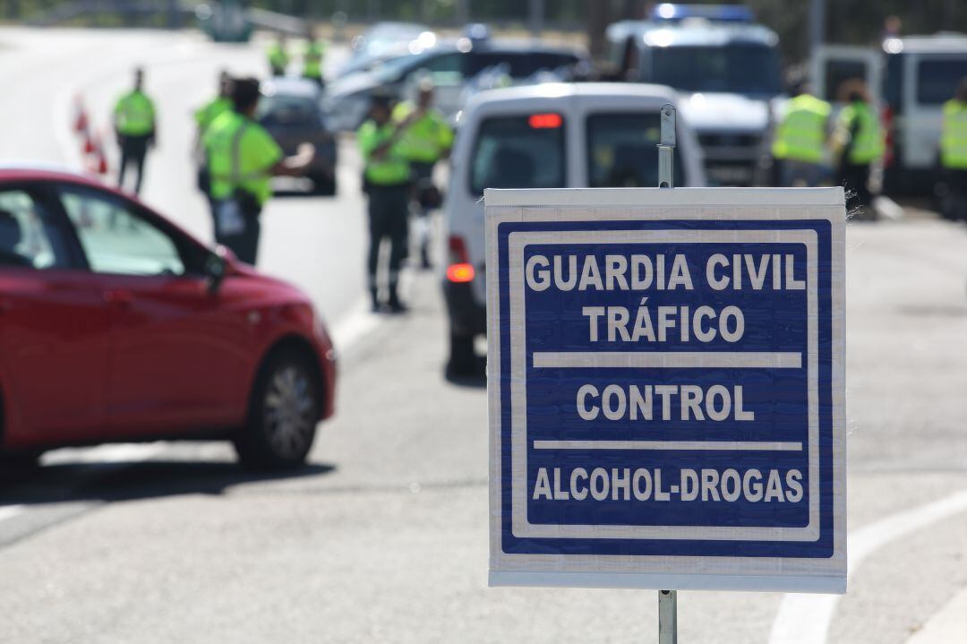 Uno de los controles de alcohol y drogas de la Guardia Civil de Tráfico