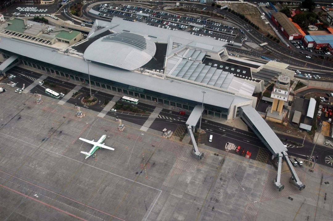 Vista aérea del aeropuerto de Los Rodeos.