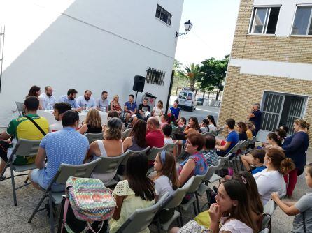 Vista general de la presentación, con presencia de autoridades, alumnado  familiares y profesorado