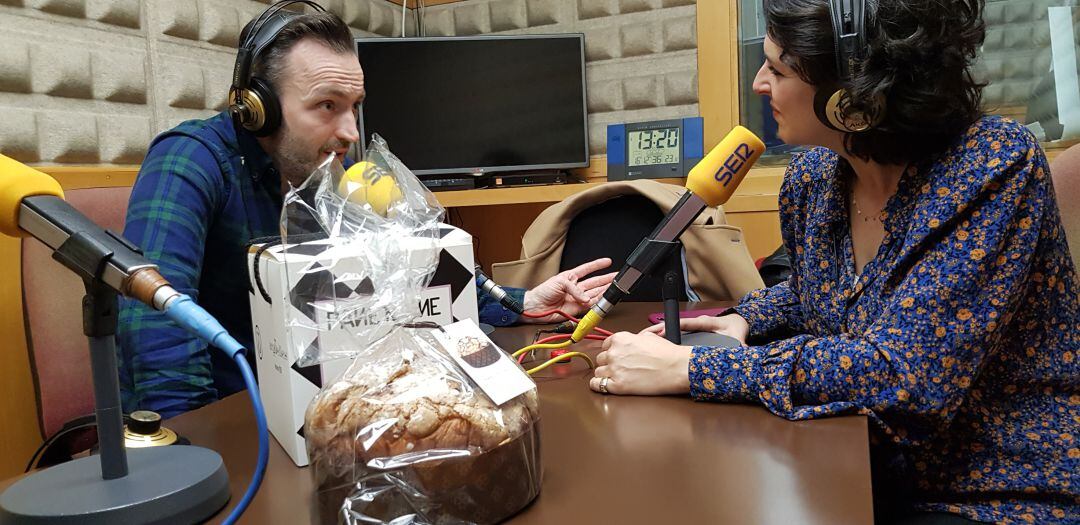 Toño Argüelles y Bea Balbona, con el Panettone campeón en primer término