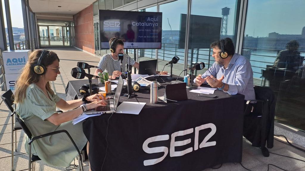 El president del Port de Barcelona, Lluís Salvadó, amb Pablo Tallon i Marina Fernández en una entrevista a l&#039;Aquí Catalunya.