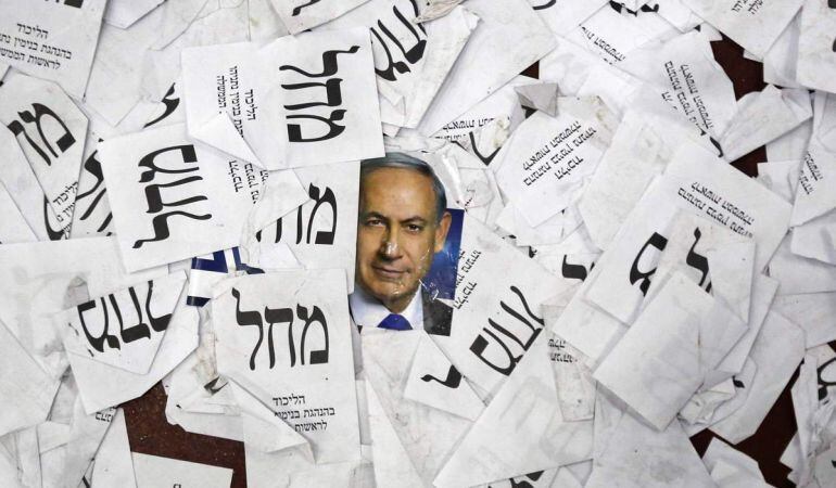 A photograph of Israeli Prime Minister Benjamin Netanyahu is seen on the floor with Likud party ballots at Likud party headquarters in Tel Aviv March 18, 2015. Netanyahu claimed victory in Israel&#039;s election after exit polls showed he had erased his center