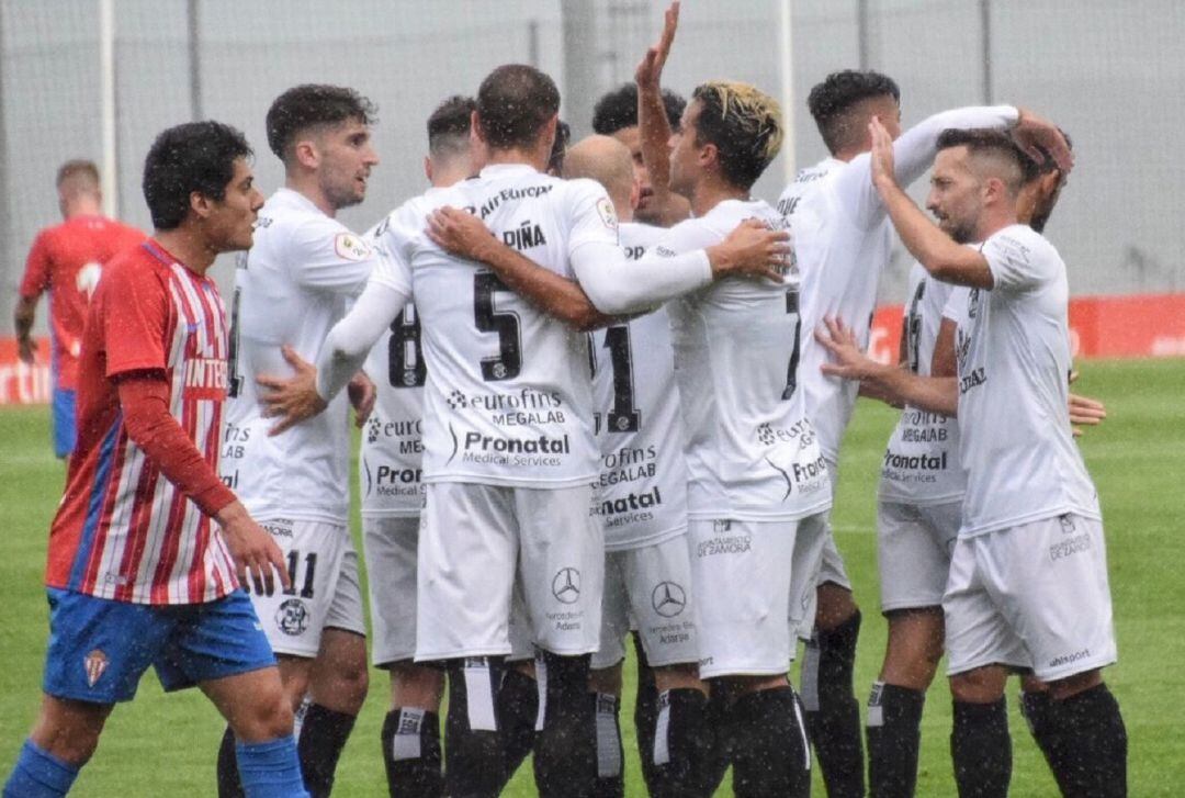 Los jugadores del Zamora celebrando un gol