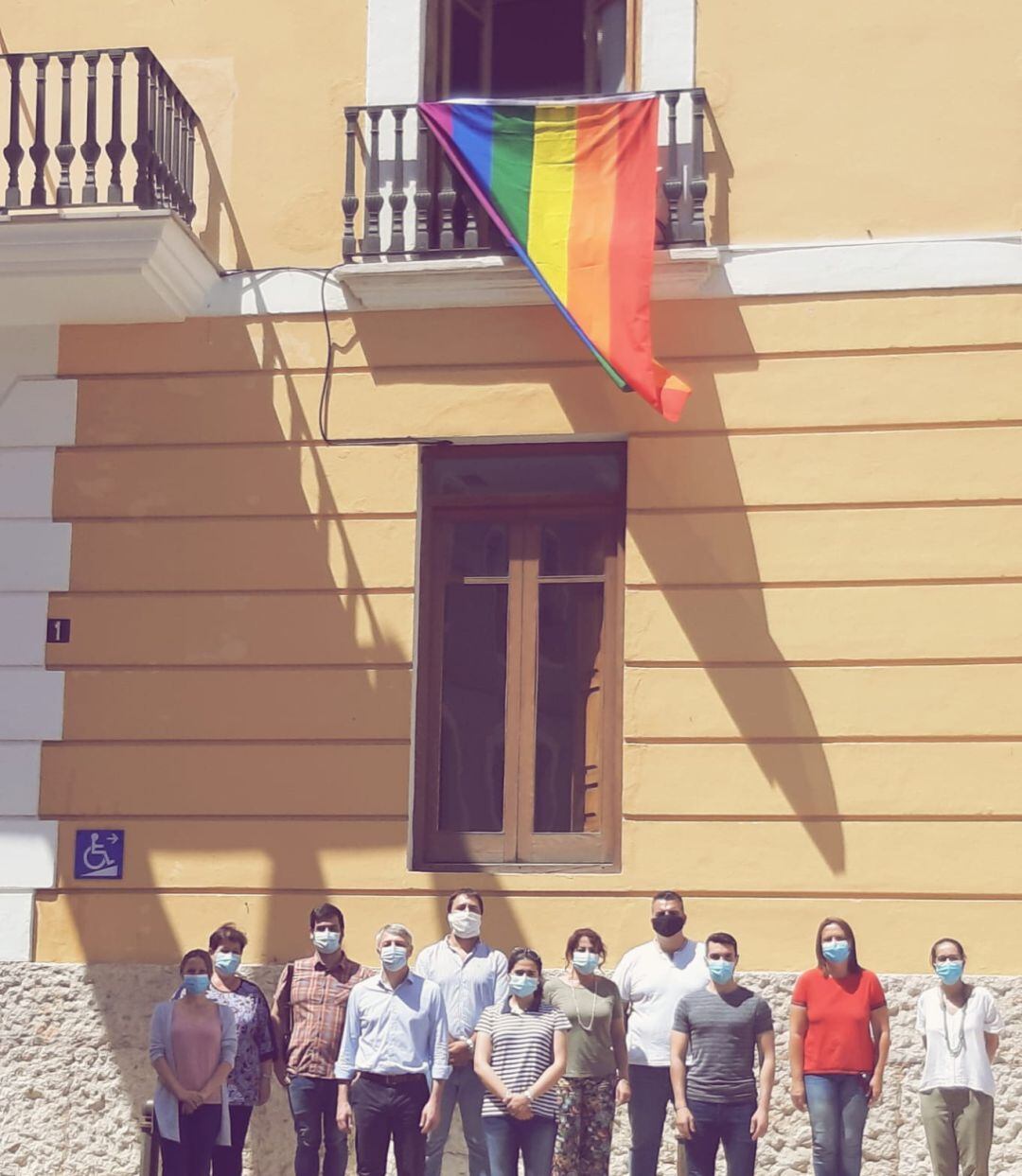 Bandera LGTBI en el Ayuntamiento de Oliva 