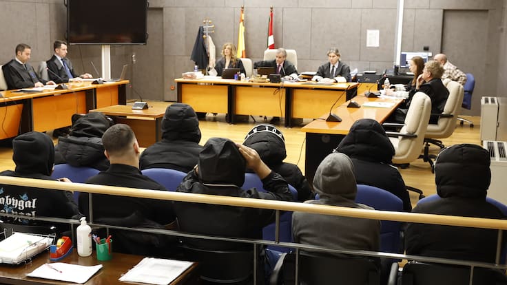 El juicio por la agresión homófoba a un joven en Basauri queda visto para sentencia tras negar los acusados el móvil de odio