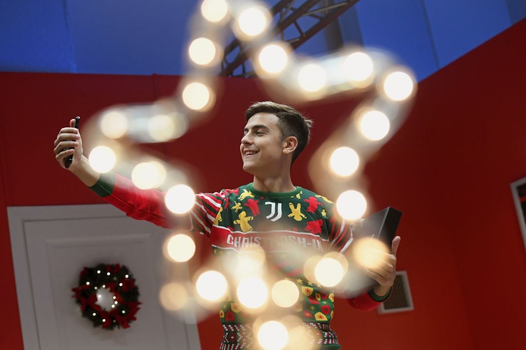 Paulo Dybala en el rodaje de Navidad