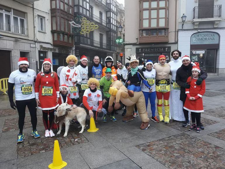 No todos quieren ganar la San Silvestre. (Foto, Antonio Sánchez)