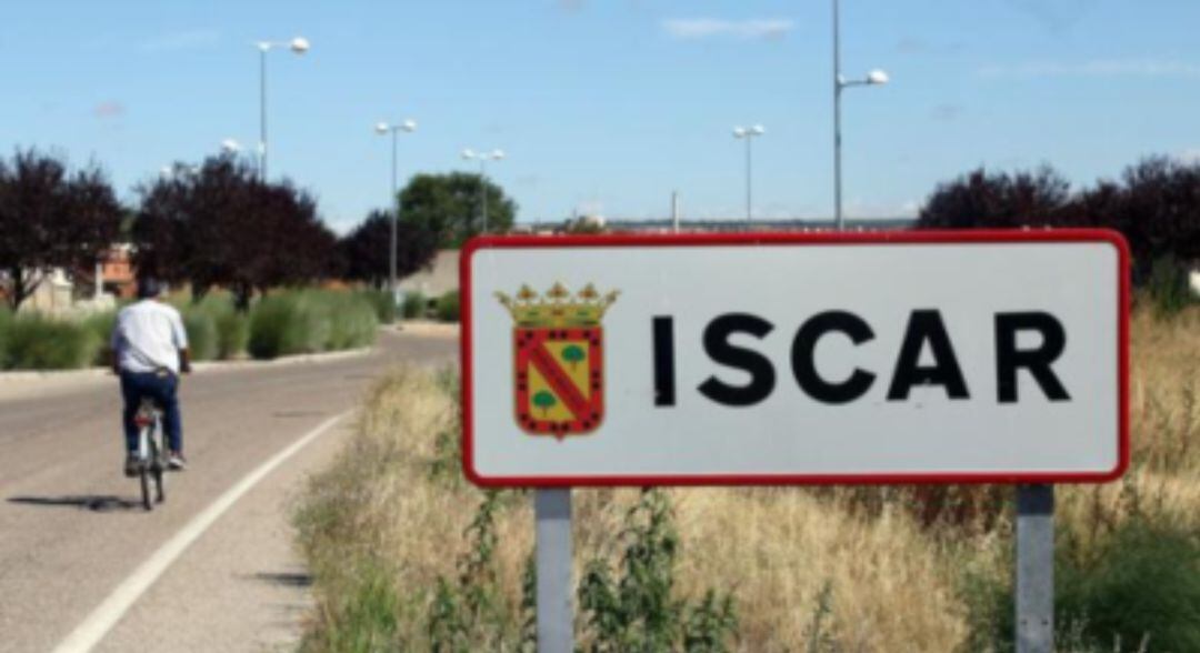 Cartel que indica la entrada al municipio de Íscar