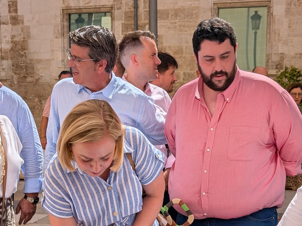 Unión Municipalista culmina la recogida de firmas para llevar a Les Corts la rebaja del listón electoral