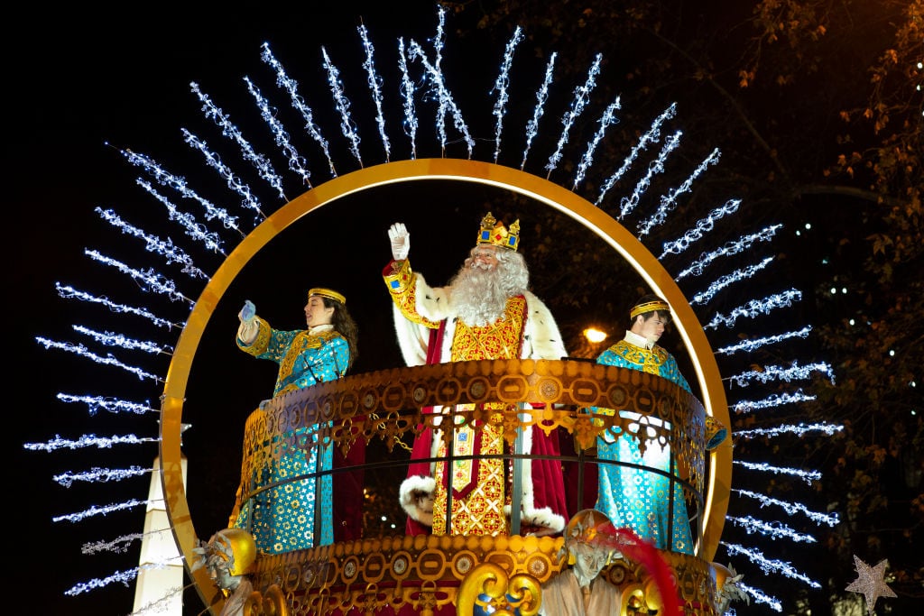 Los tres Reyes Magos en la cabalgata de Madrid.