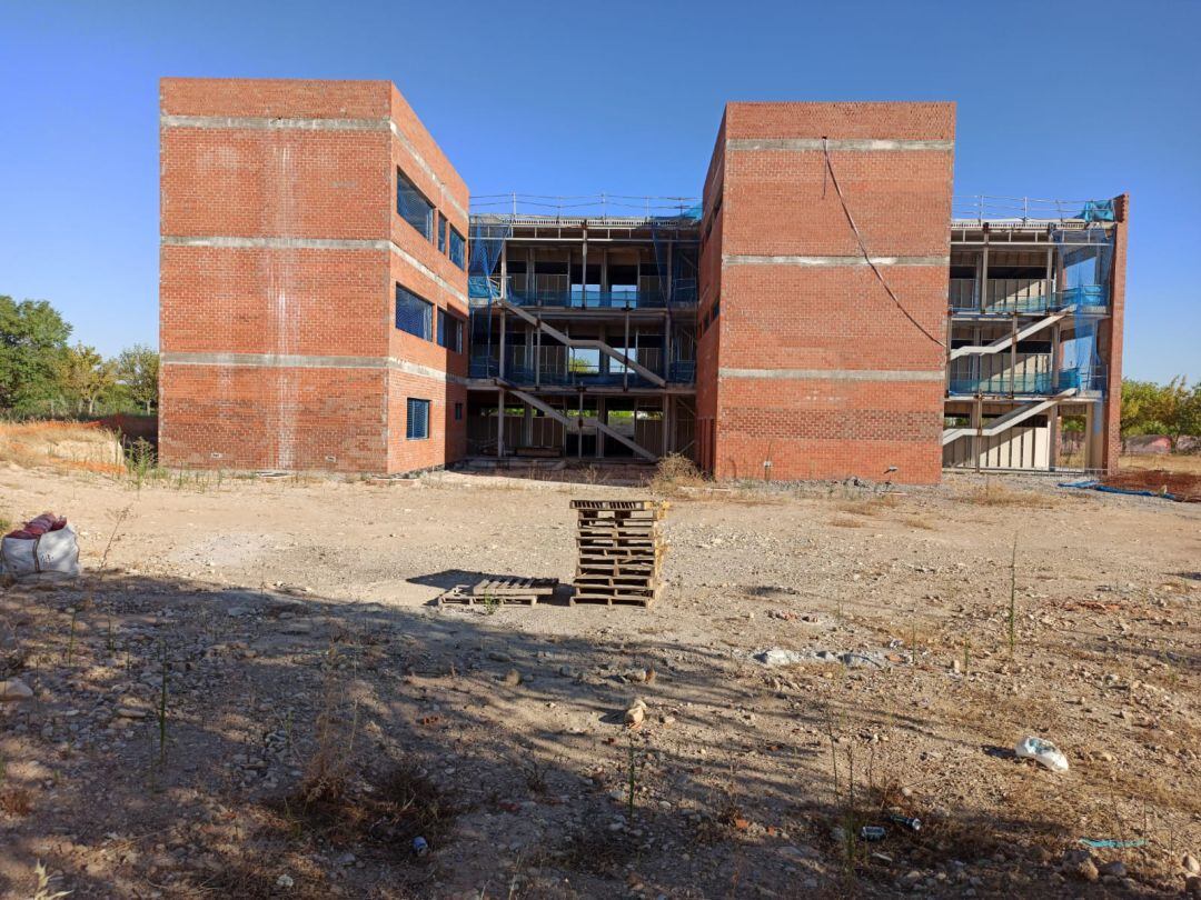 Situación de las obras del IES Francisca de Pedraza en el barrio de La Garena de Alcalá de Henares.