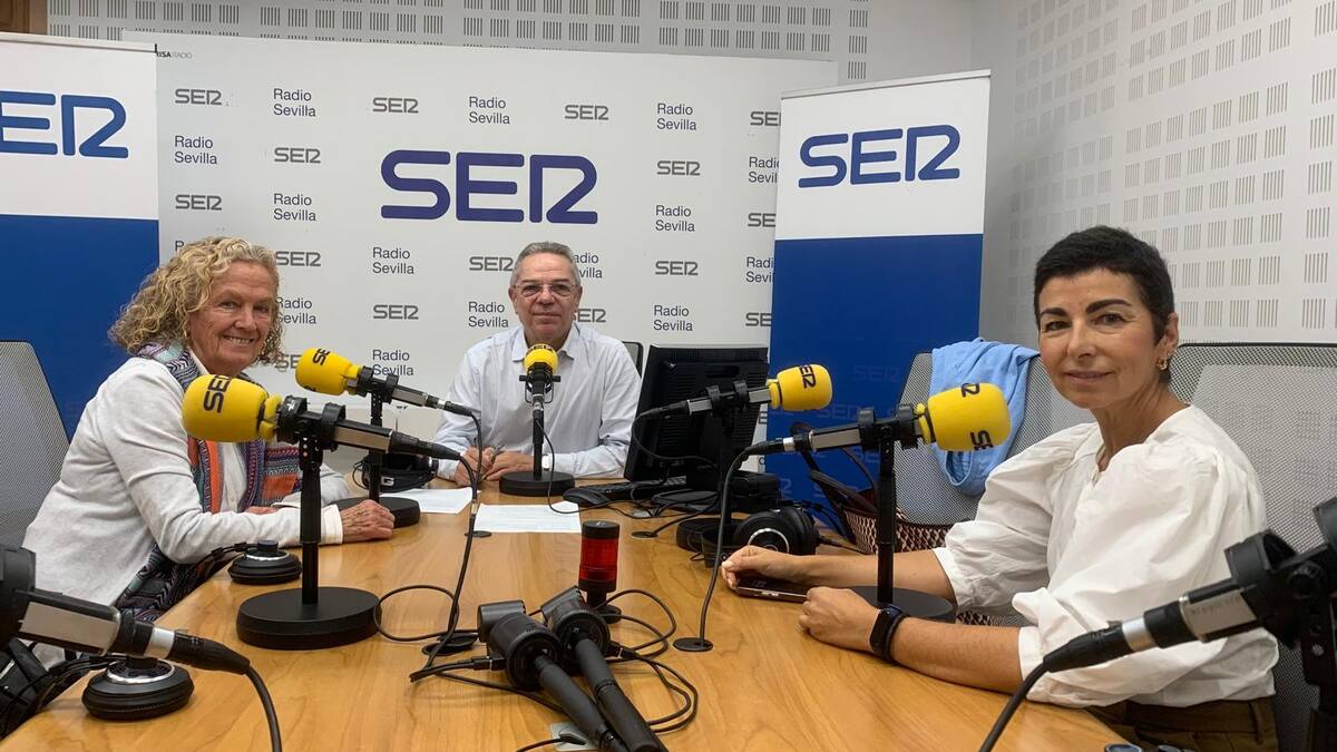 La doctora Ana Casas y la periodista Esther Parejo dialogan sobre el cáncer de mama