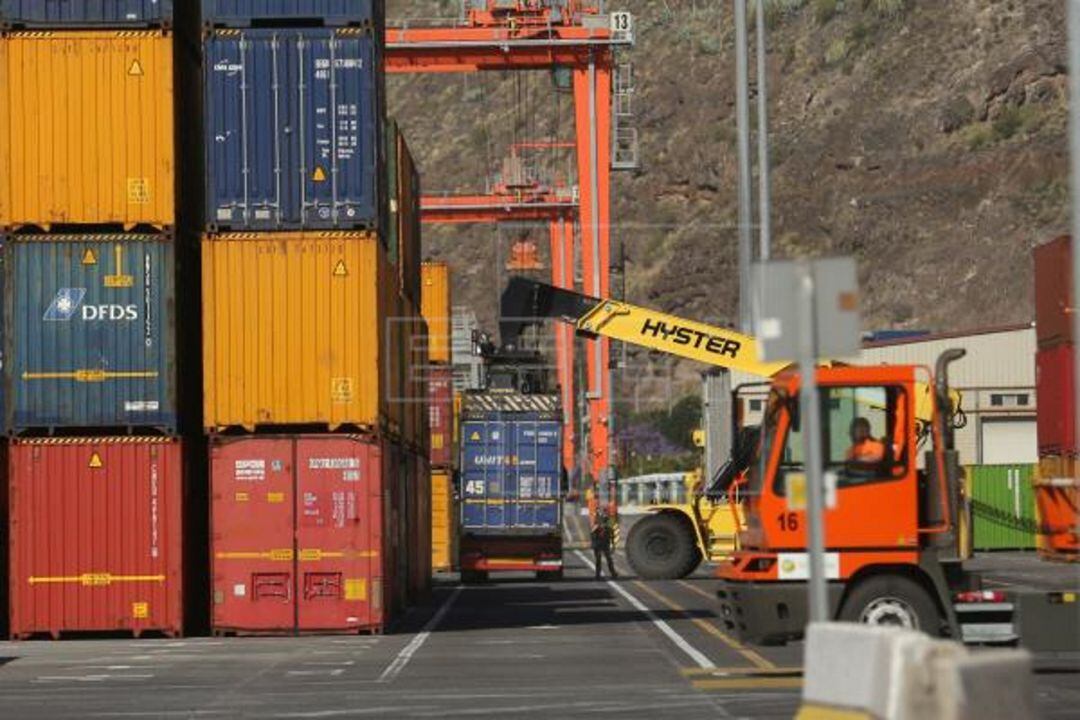 Contenedores en el puerto de Santa Cruz de Tenerife.