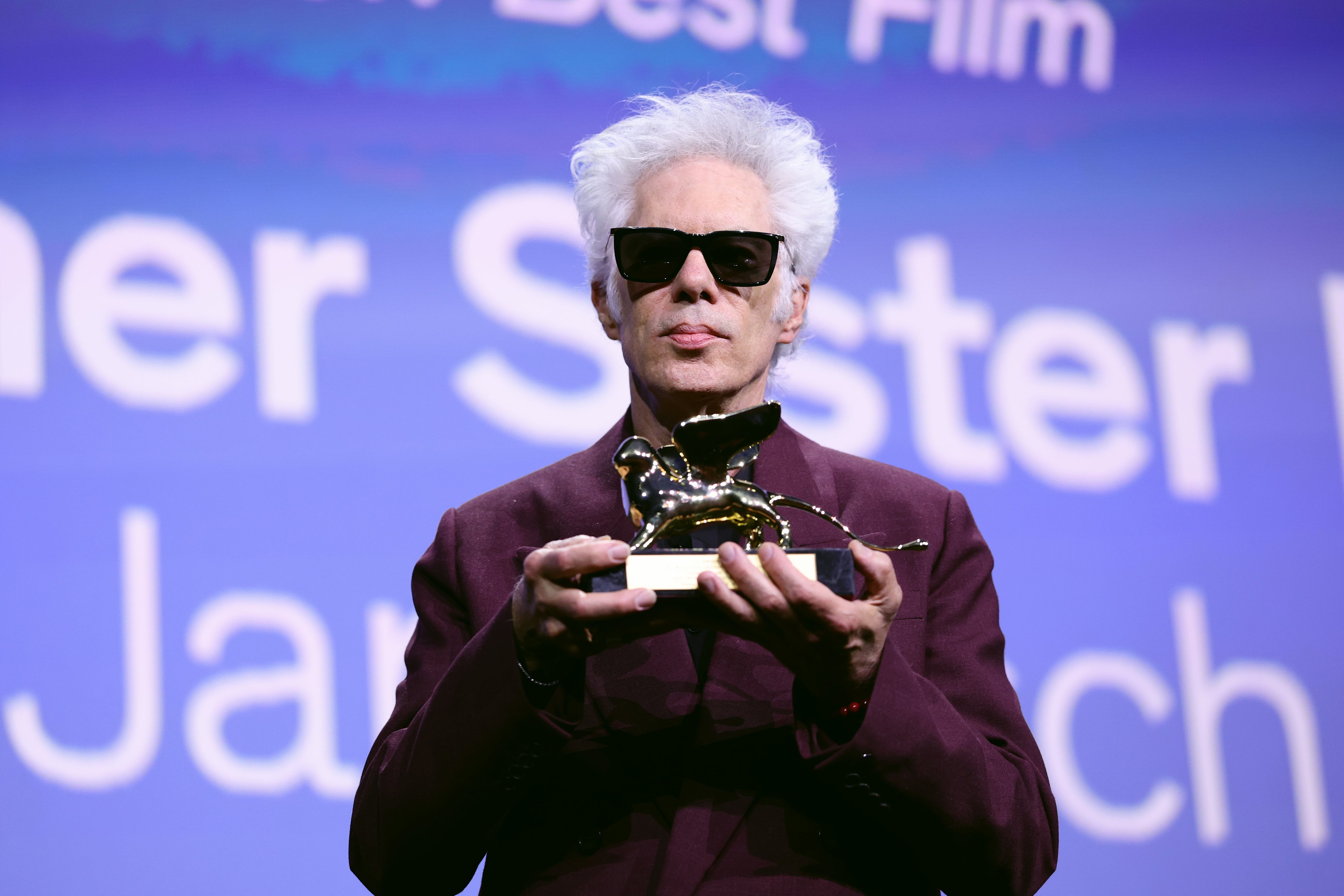 Jim Jarmusch recoge el León de Oro (Photo by Andreas Rentz/Getty Images)