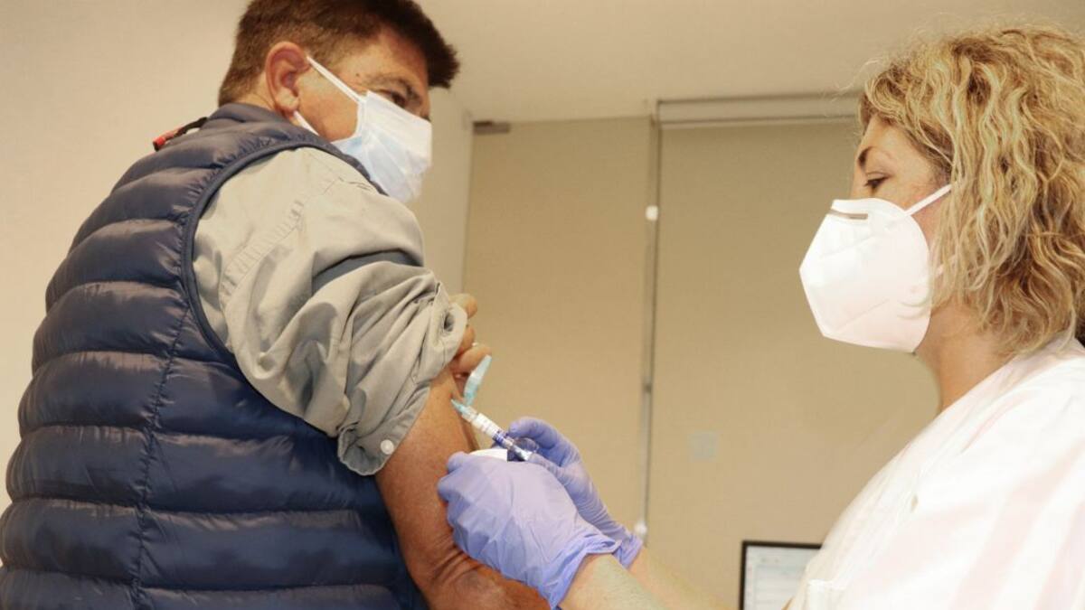 Arranca la campaña de vacunación combinada contra el coronavirus y la gripe en Ibiza y Formentera