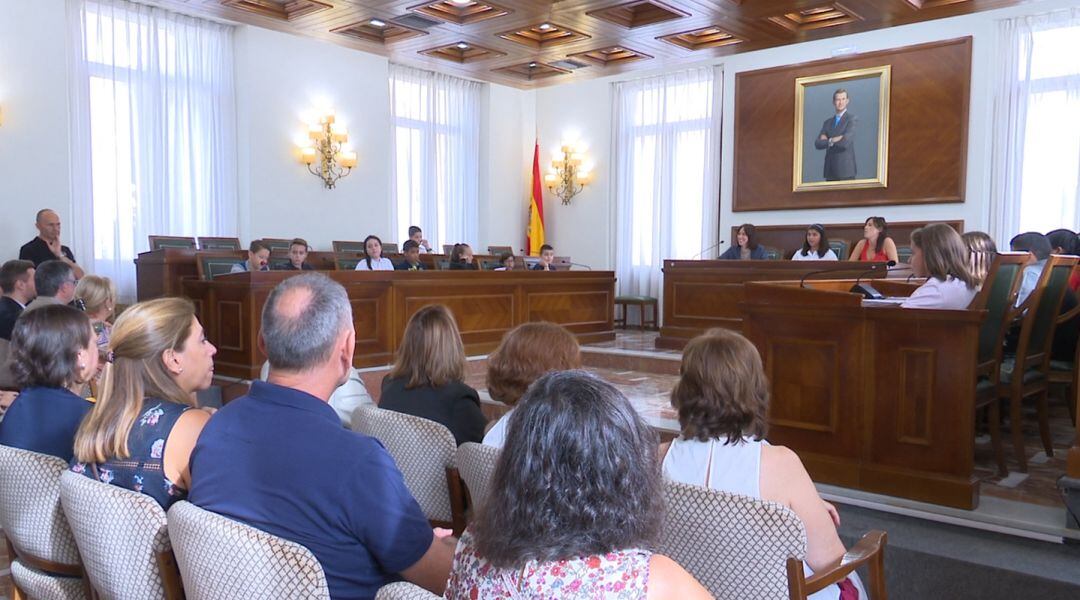 Pleno extraordinario de niños en el Ayuntamiento de Gandia.