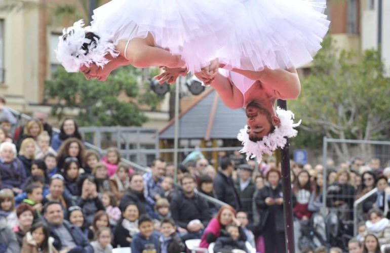 Espectáculos de circo en la Plaza de las Aulas de Castellón