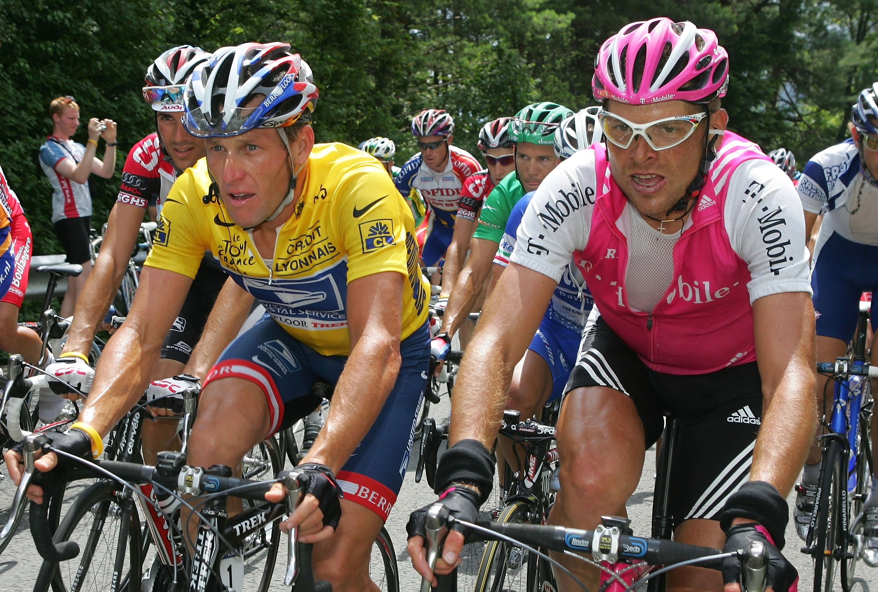 Lance Armstrong y Jan Ullrich, en el pelotón del Tour de France de 2004