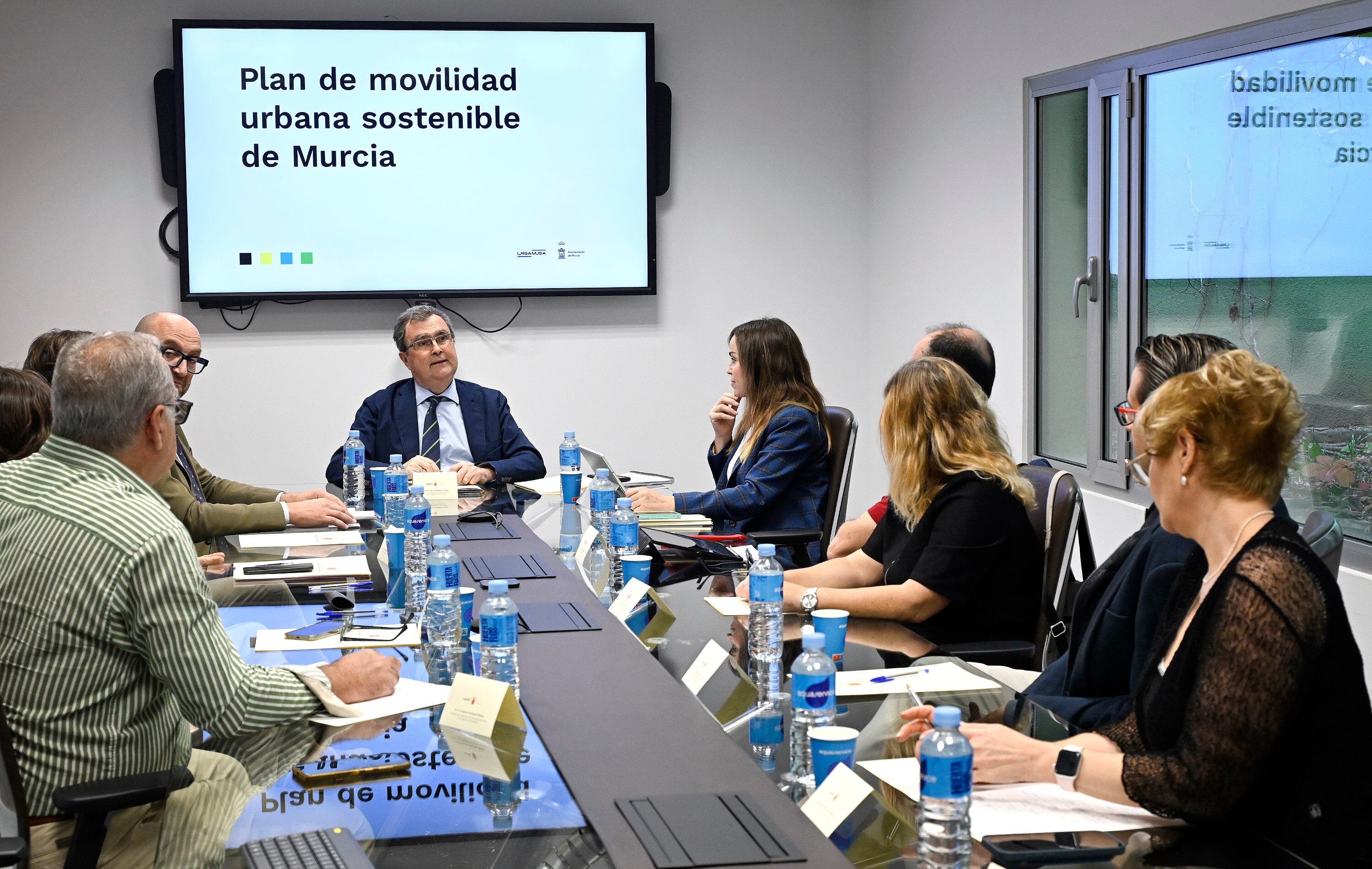 El Alcalde de Murcia, José Ballesta, junto con el Concejal de Movilidad, Gestión Económica y Contratación, José Francisco Muñoz ha anunciado esta mañana la creación de tres grandes ejes peatonales
