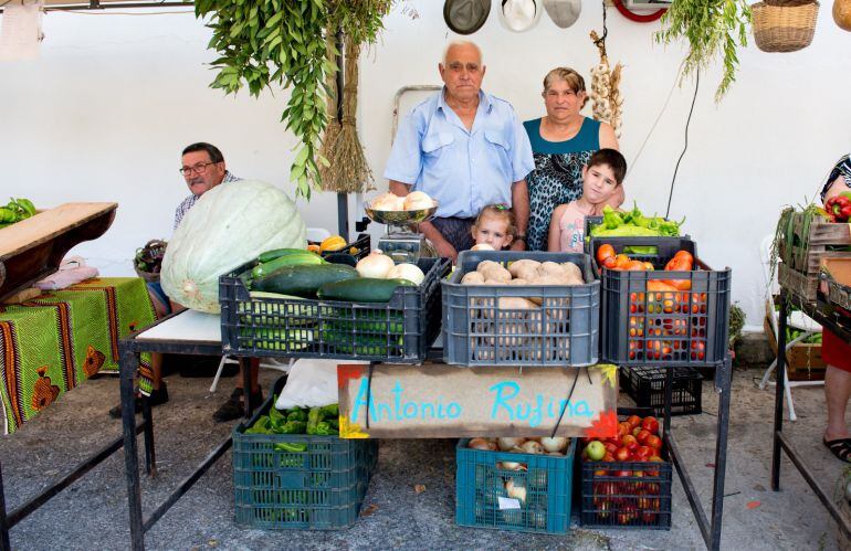 Abuelos y nietos acuden por tercer año a la cita