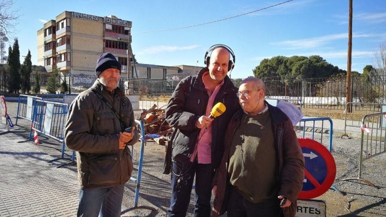 Joaquín Salvador, de la Asociación Montes de Torrero, y Luis Luño Lamana, galardonado con las Llaves de la República Independiente de Torrero