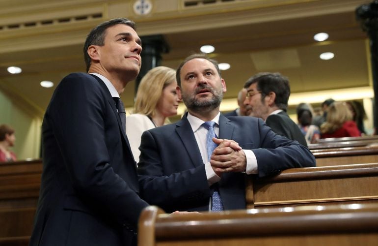 El secretario general del PSOE Pedro Sánchez y el secretario general de organización José Luis Ábalos.