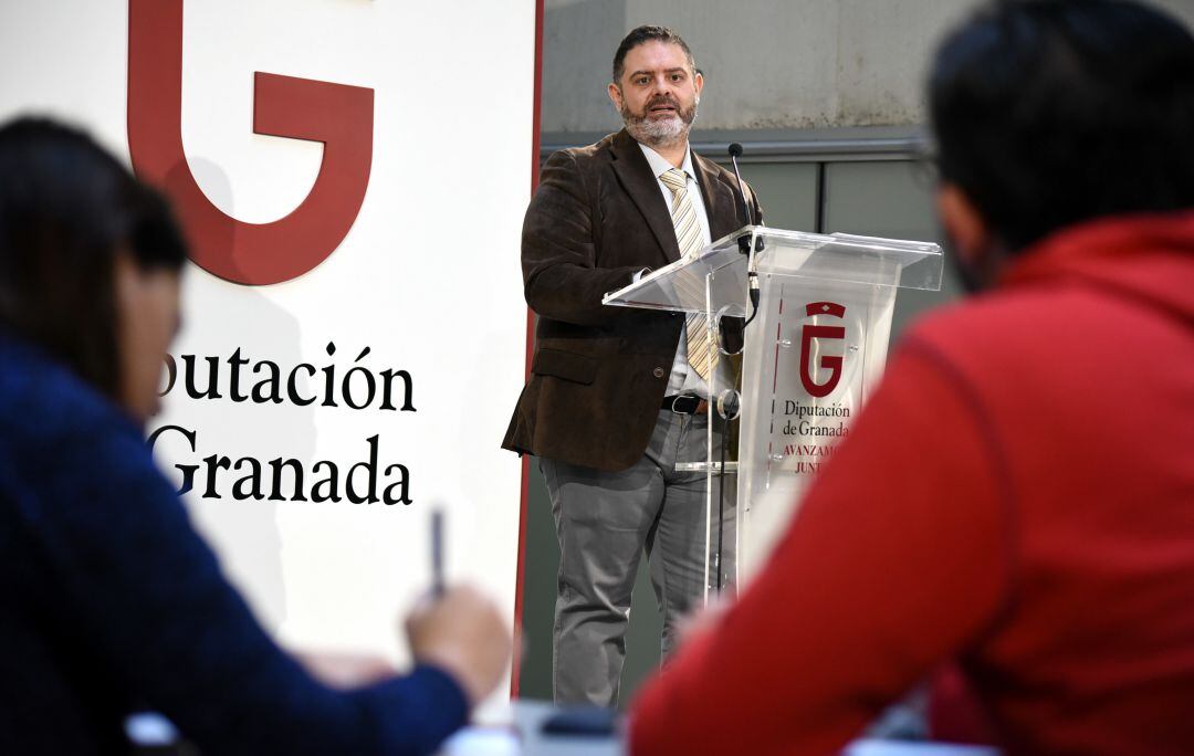 El diputado de Economía y Patrimonio, Antonio García Leiva, atiende a los medios de comunicación