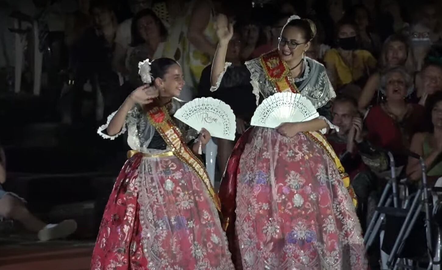 Aitana Torregrosa, de La Garrova, e Irene Torregrosa del Sagrado Corazón de Jesús, han sido nombradas como Reina Infantil y Reina Mayor de los Barrios