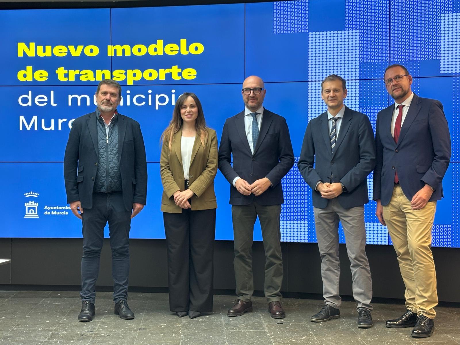 Concejales del equipo de Gobierno del Ayuntamiento de Murcia en la presentación del nuevo modelo de transporte