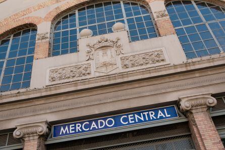 Imagen de la fachada principal del Mercado Central de Alicante.