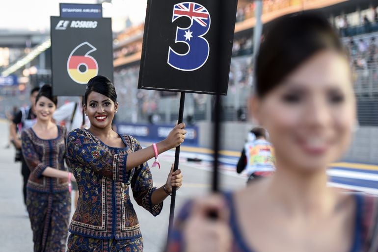 Varias azafatas en la parrilla del GP de Singapur.