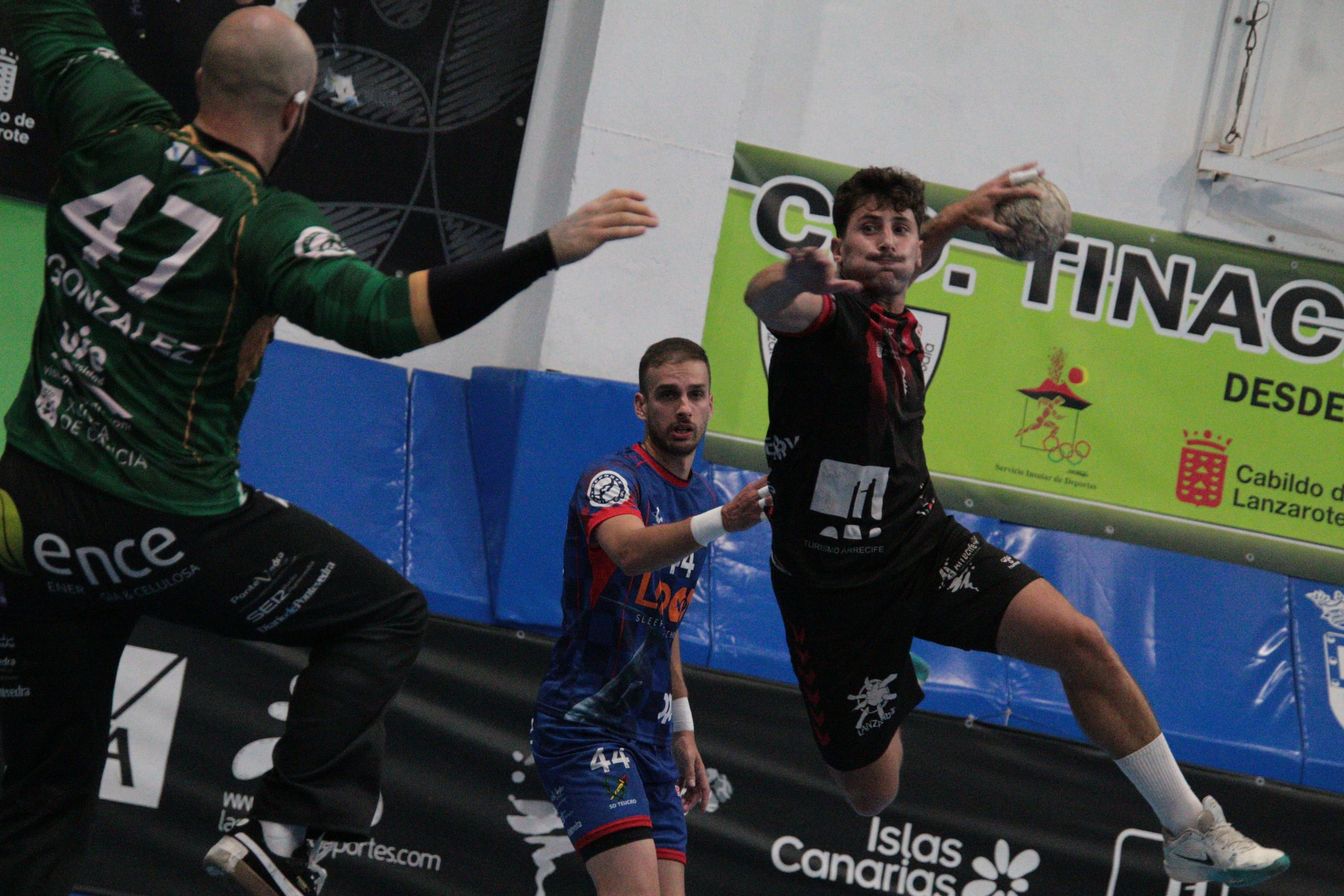 Lanzamiento del Balonmano Lanzarote Ciudad de Arrecife.